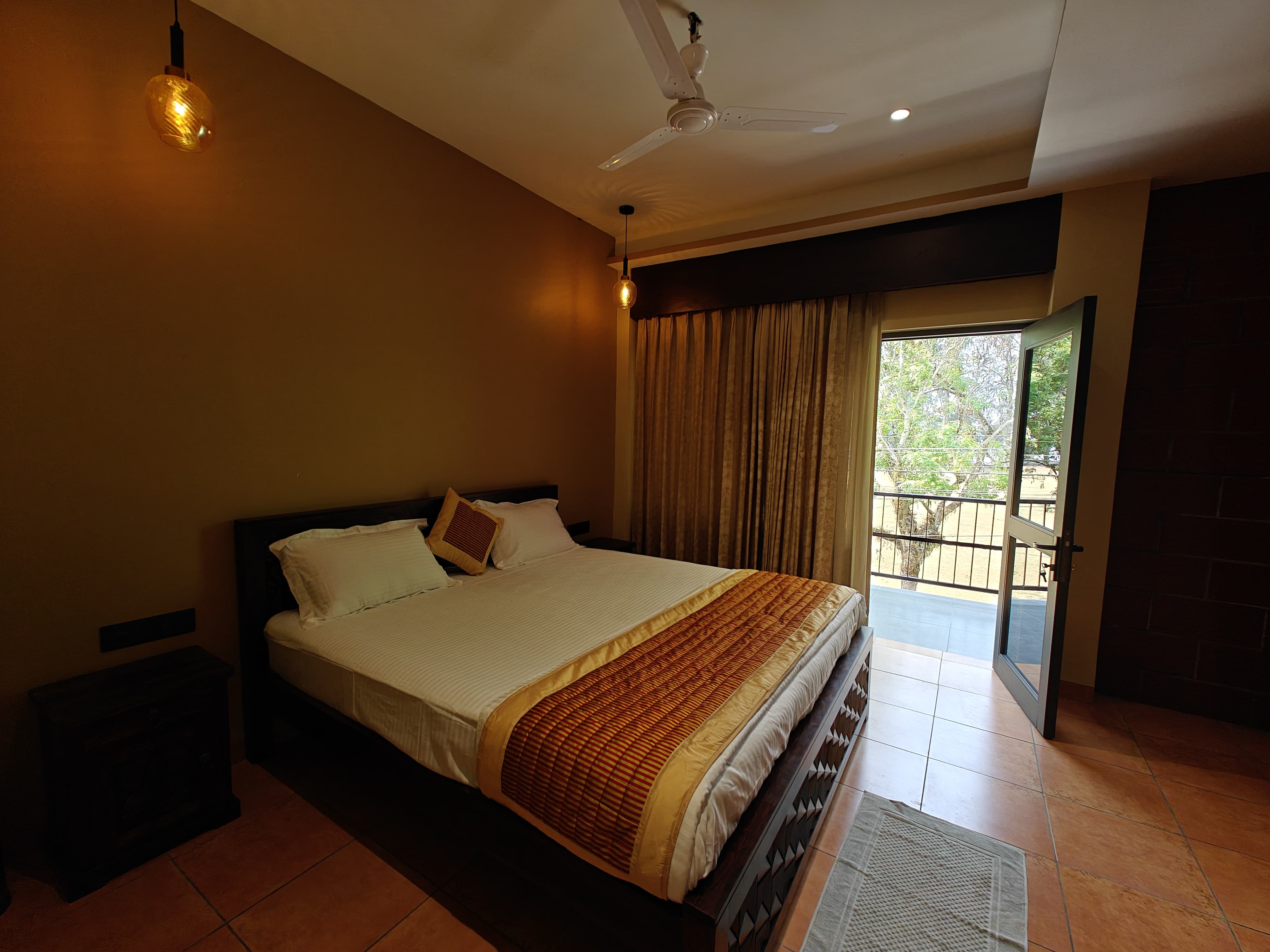 YOGU'S WOODSIDE - Tap to explore photos