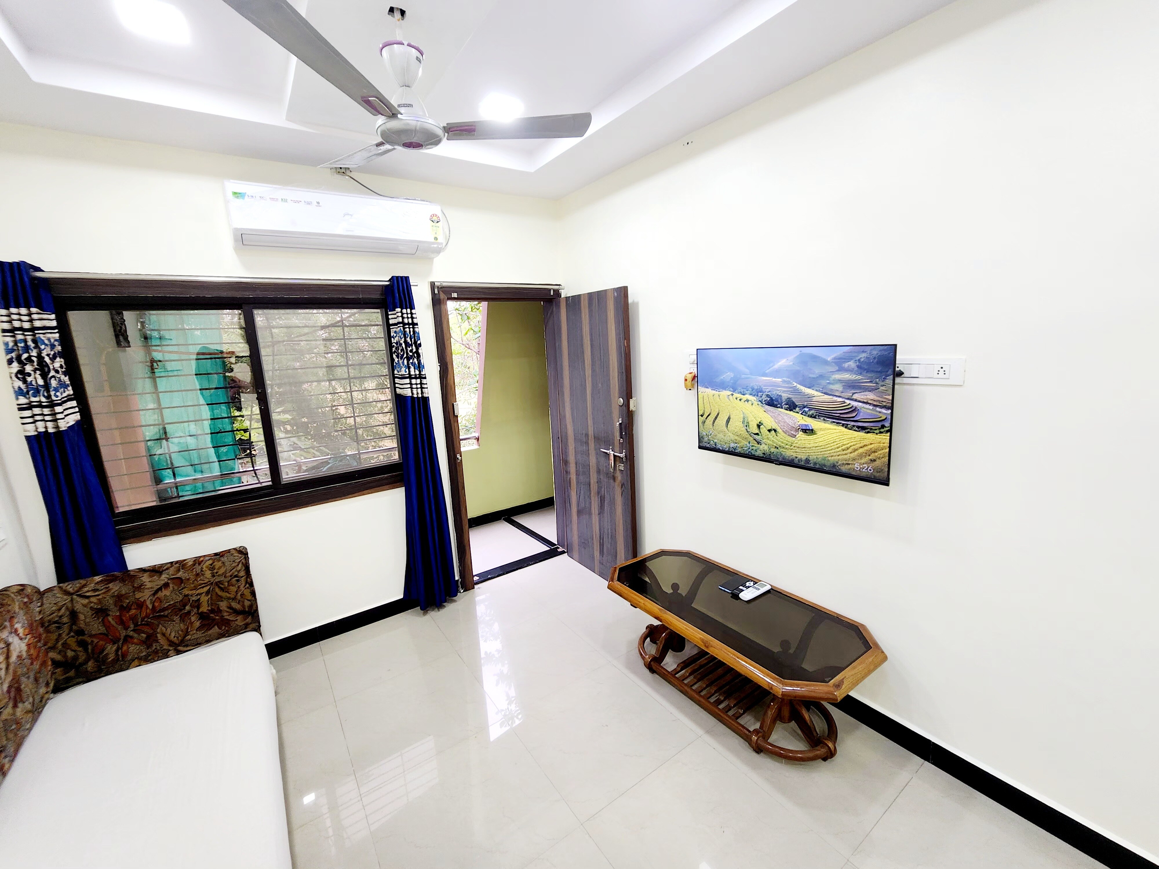 Mahakal Serenity Home Stay - Tap to explore photos