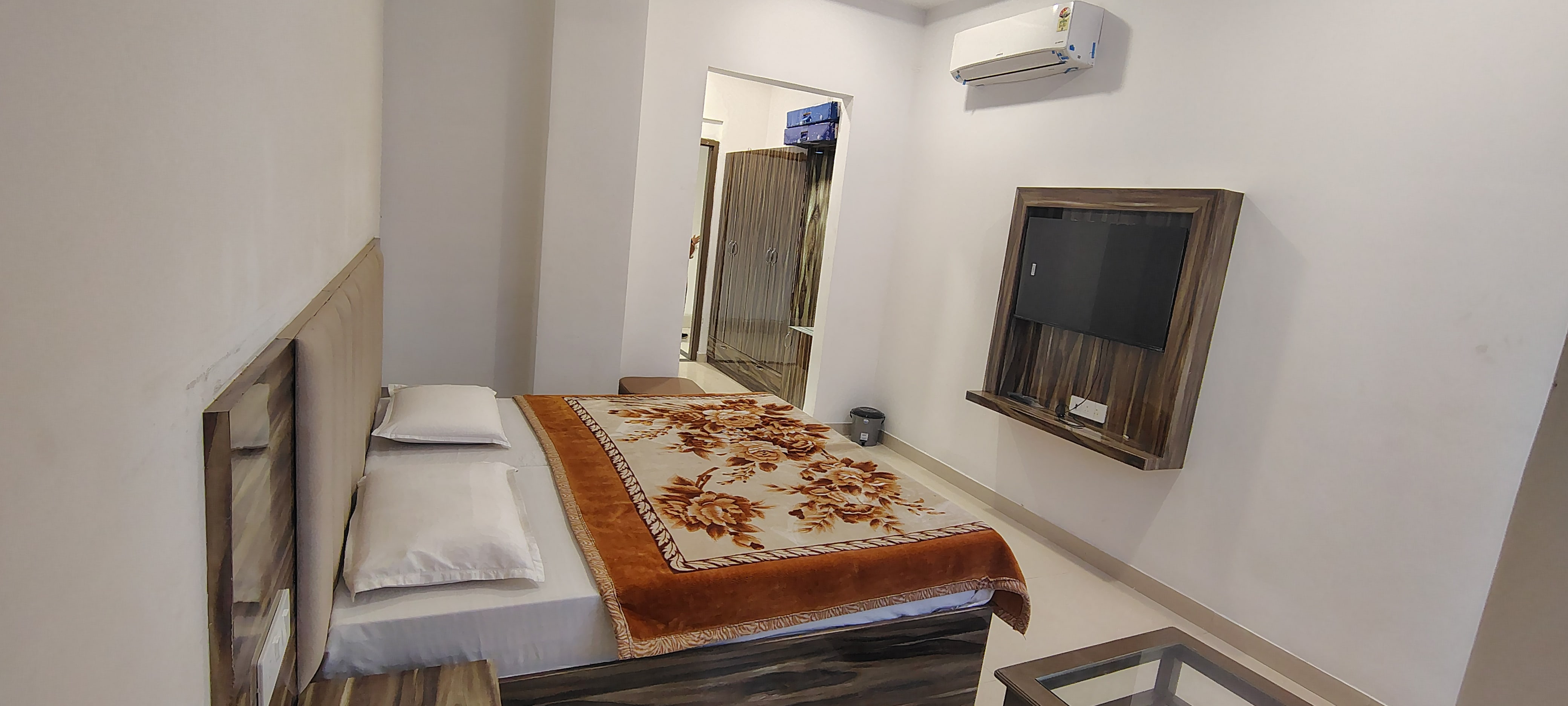 Hotel Shiraz Regency - Tap to explore photos