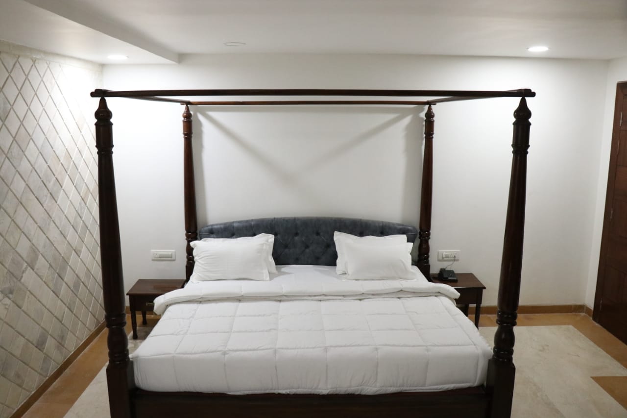 Sinnys Hotel & Restaurant - Tap to explore photos