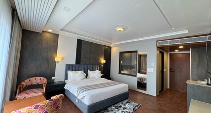 EMROZ KINGS RESORT Room Type - Luxury Room with Balcony