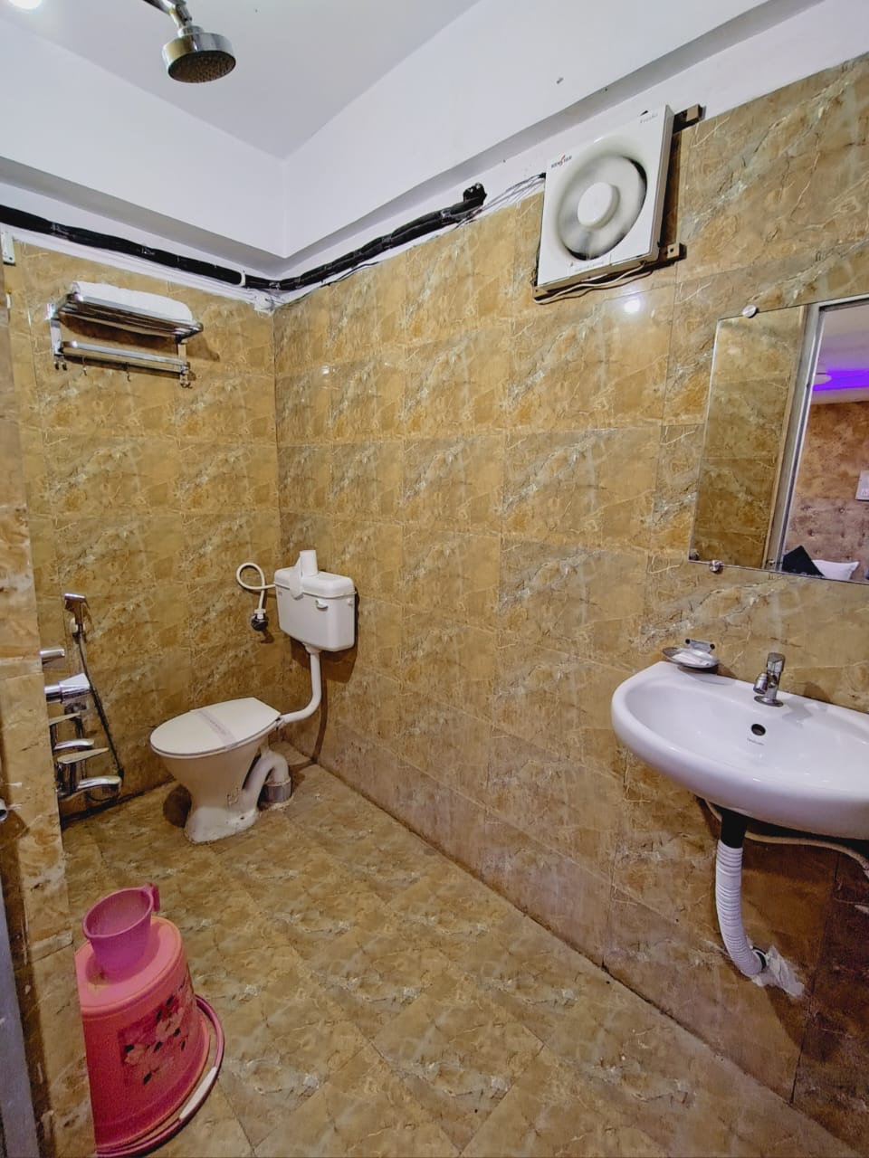 Hotel Diamond Regency - Tap to explore photos