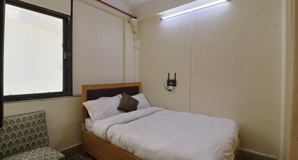 OYO 828 Hotel White Dreams Palace Room Type - Saver Double