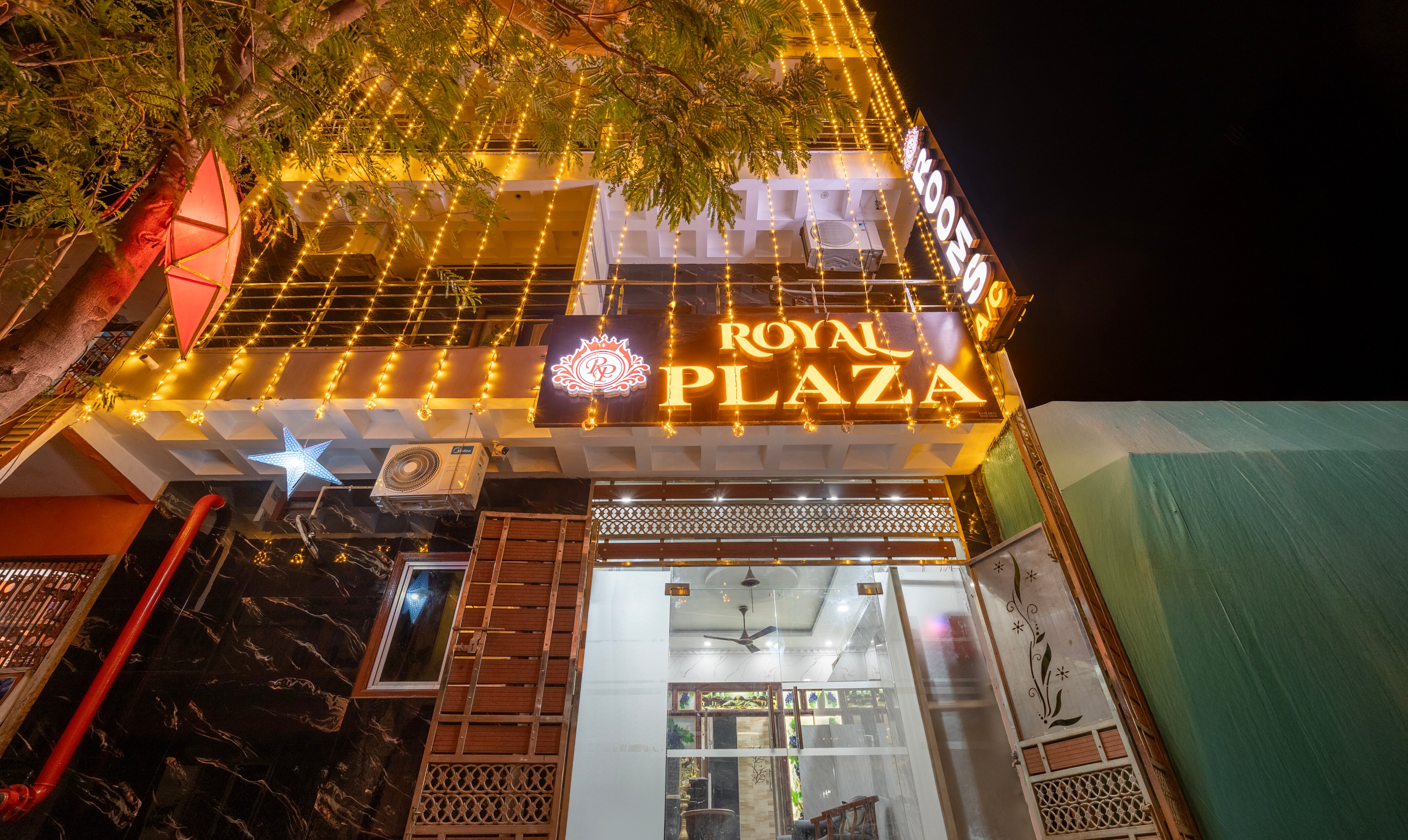 Treebo Royal Plaza, 700 Mts From Promenade Beach - Tap to explore photos