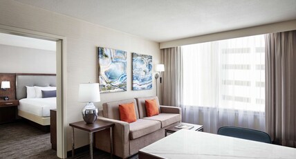 Embassy Suites by Hilton Fort Worth Downtown Room Type - 2QN STE ACC W  TUB NO SMOK