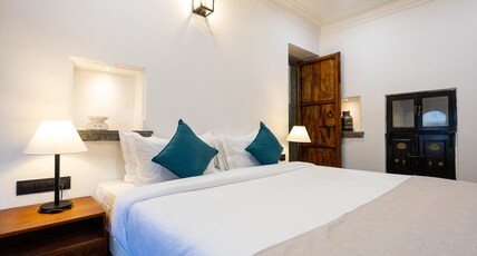 Madri Retreat - Heritage Boutique Hotel with Pool Room Type - Deluxe King room:Complimentary pick-up from Chandpole Parking,prior intimation required. Madri Retreat - Heritage Boutique Hotel with Pool Room Type - Deluxe King room:Complimentary pick-up from Chandpole Parking,prior intimation required.