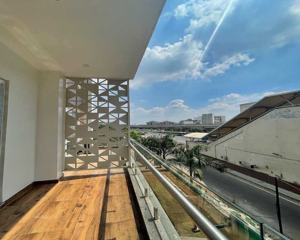 Flock Hotel I Golf Course Road Near Dlf Phase 1 Metro station I Gurugram - Tap to explore photos