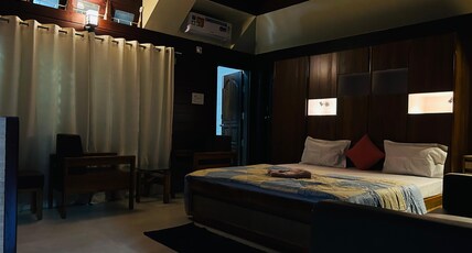 The Lavish Stay | Brahmaputra View Room Type - Premium Suite Room with Bathtub