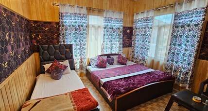 Hotel golden inn Room Type - Triple Sharing Room