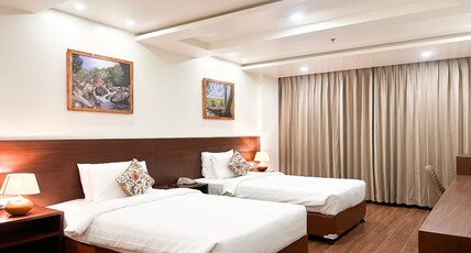 LA PATENG Room Type - Deluxe Room (Queen or Twin Bed)