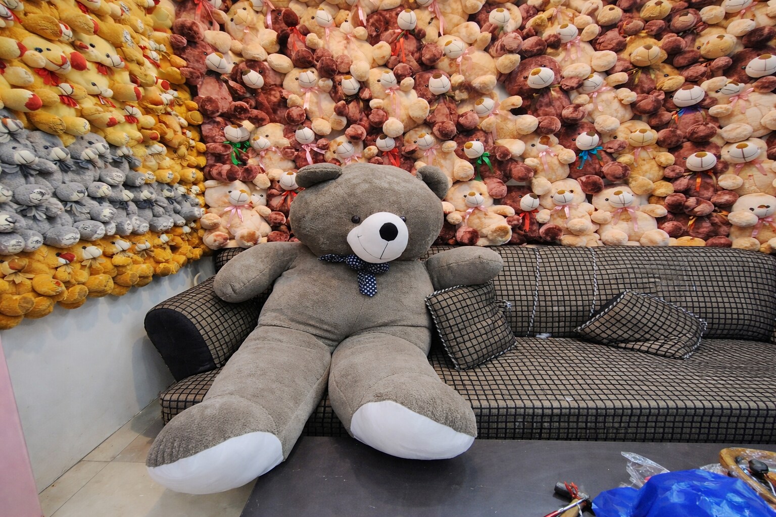 Snuggle Inn Teddy Themed Couple Friendly Service Apartment - Tap to explore photos
