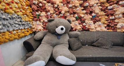 Snuggle Inn Teddy Themed Couple Friendly Service Apartment Room Type - Snuggle Inn Teddy themed BnB couple friendly