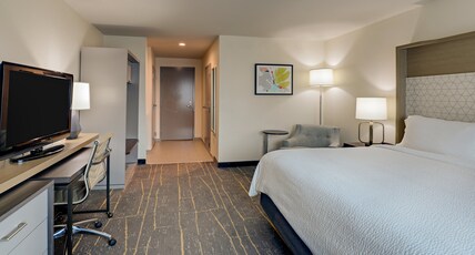 Holiday Inn MOBILE - AIRPORT Room Type - 1 King Standard Mobil Access Roll Shwr