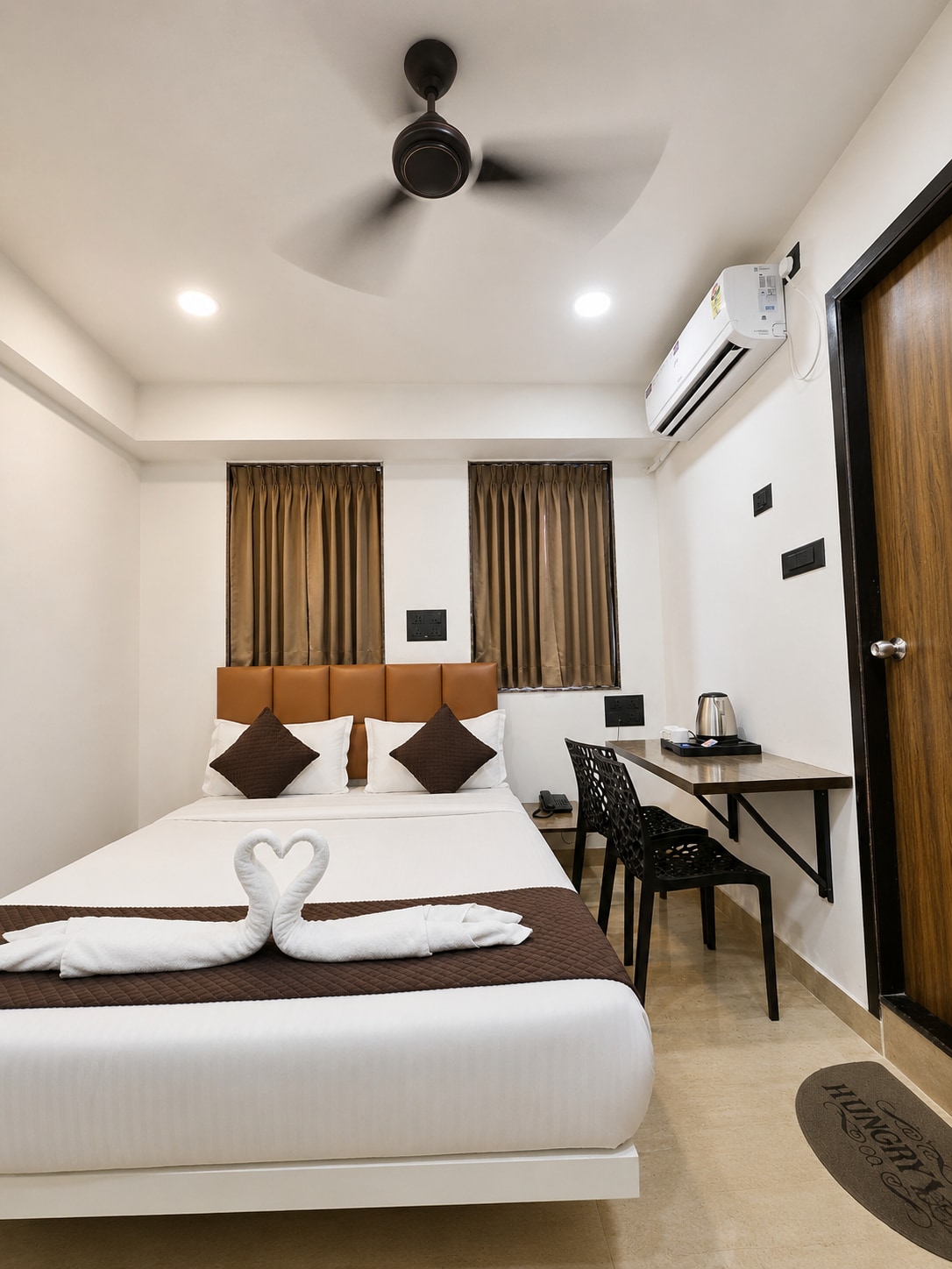 Hotel Pune Grand - Tap to explore photos