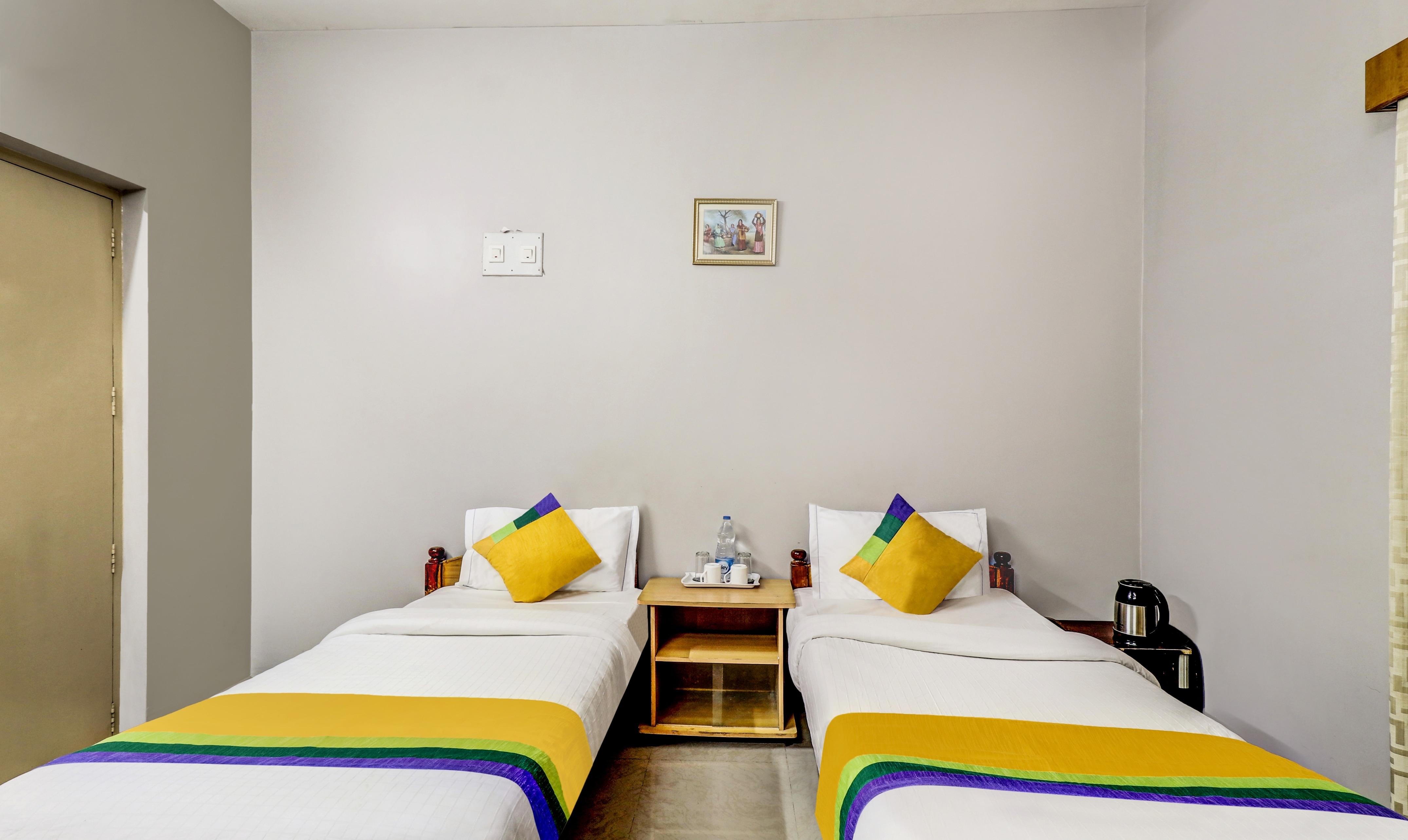 Itsy Hotels Shree Comforts - Tap to explore photos