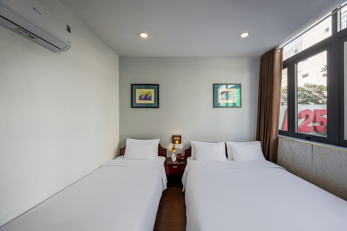 A25 Hotel - 25 Truong Dinh - Tap to explore photos