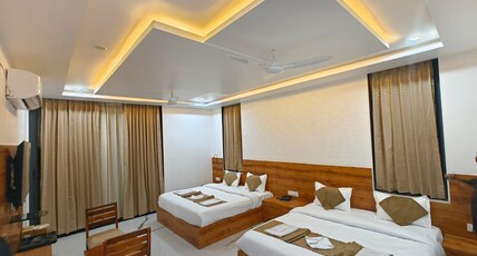 HOTEL RC GARH Room Type - Falimy Suite with Jacuzzi
