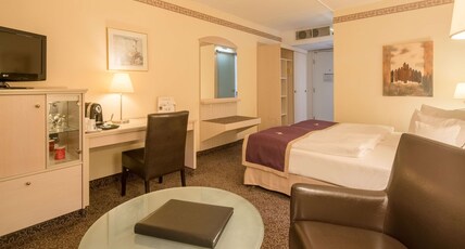 Best Western Hotel Helmstedt am Lappwald Room Type - 1 Double Bed, Business Room, Sitting Corner, Air-Conditioned, Flat Screen Television, Work Desk, Or 