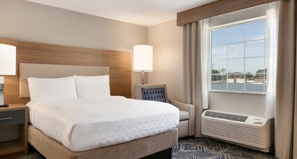 MainStay Suites Frederick Room Type - 1 Queen Studio Suite