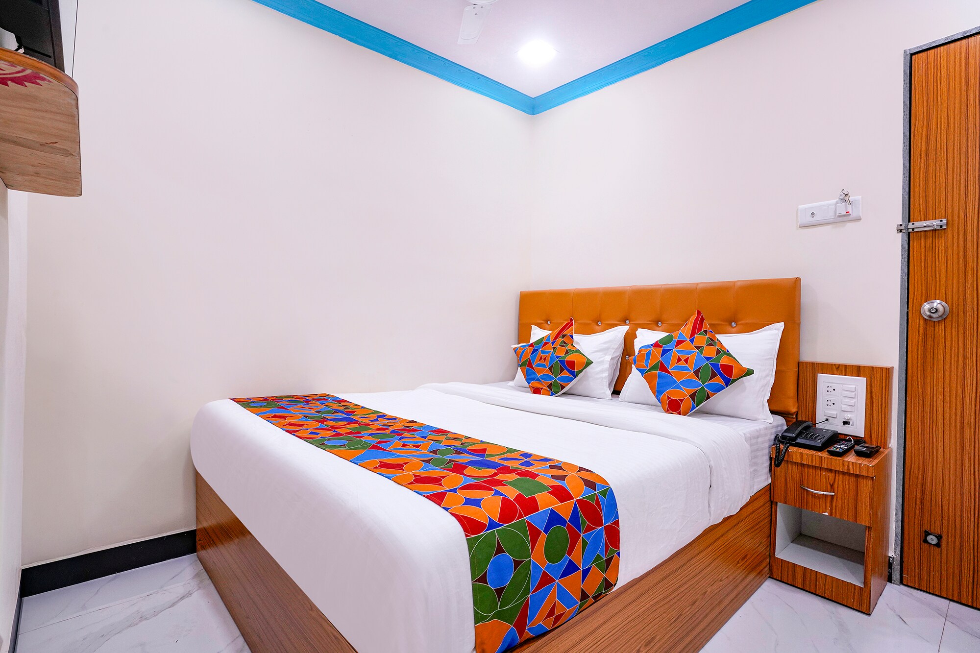 FabHotel Raj Palace Andheri East - Tap to explore photos