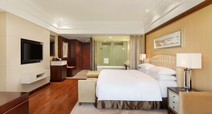Hilton Hangzhou Qiandao Lake Resort Room Type - KING GRAND LAKE VIEW ROOM Hilton Hangzhou Qiandao Lake Resort Room Type - KING GRAND LAKE VIEW ROOM