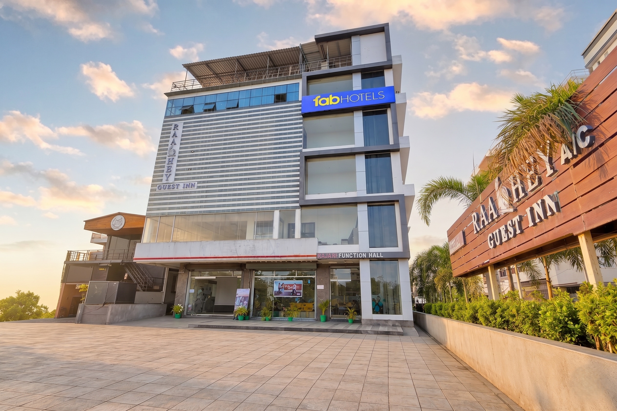 FabHotel New Raadhey Guest Inn - Tap to explore photos