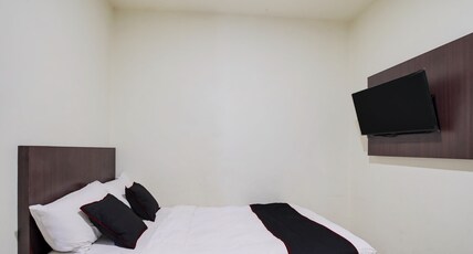 Collection O near Harbour Bay Mall formerly Kansa Hotel Room Type - Indonesia Deluxe Double