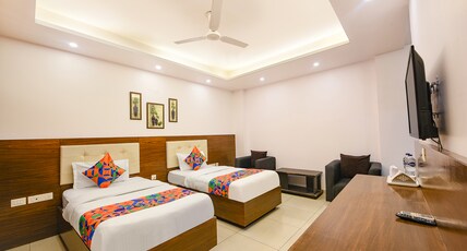 FabHotel Silver Oak BnB - Nr. Yashobhoomi Convention Centre Room Type - Deluxe Room