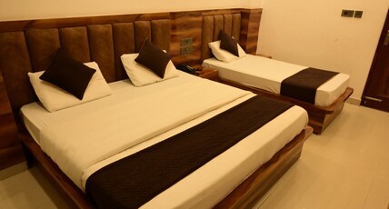 Hotel Evergreen Axis Room Type - Family 3 Bedded AC Room