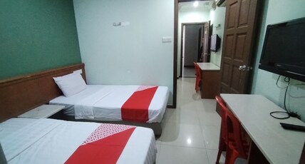Hotel O Century Inn Room Type - Suite Family