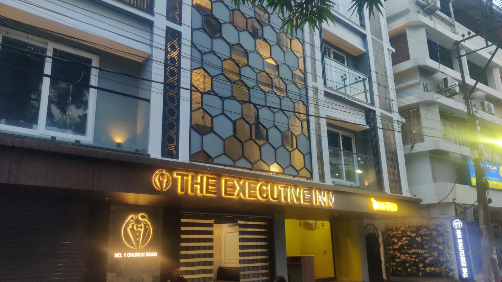 THE EXECUTIVE INN - Tap to explore photos