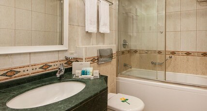 Elite World Comfy Istanbul Taksim Room Type - Trendy Room with 2 Single Beds