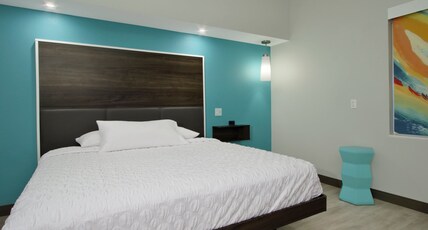 Tru by Hilton Bryan College Station Room Type - 1 KING HEARING ACCESSIBLE