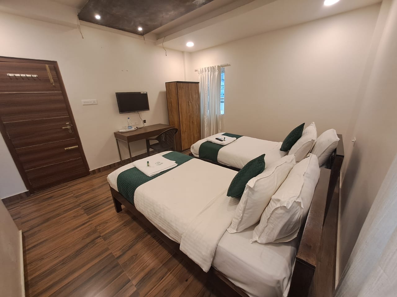 Green County - Tap to explore photos