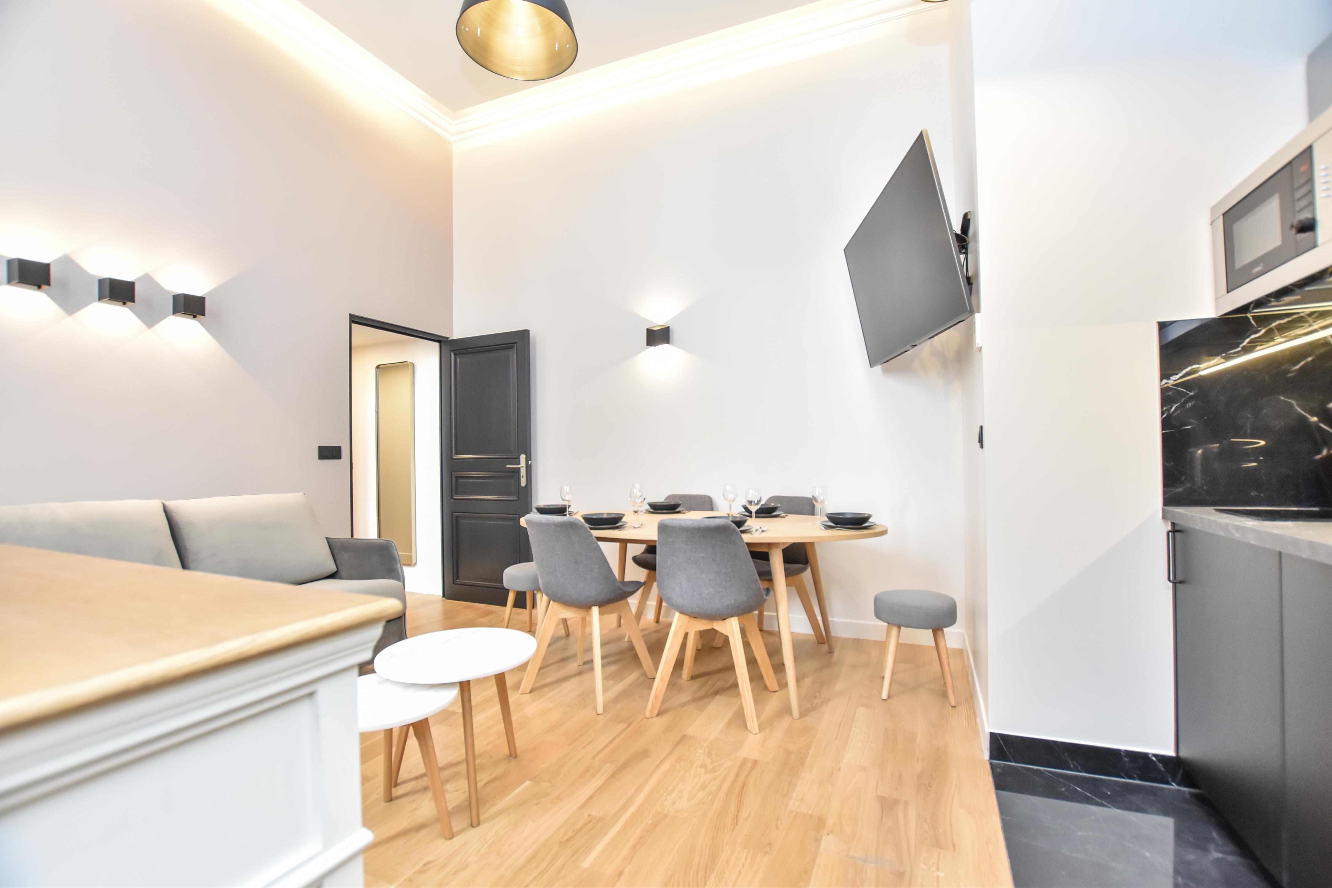 Cozy apartment - 2BR 7P - Arc de Triomphe - Tap to explore photos
