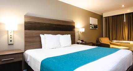 Best Western Pearland Inn Room Type - 1 King Bed, Non-Smoking, High Speed Internet Access, Microwave And Refrigerator, Coffee Maker, Conti Best Western Pearland Inn Room Type - 1 King Bed, Non-Smoking, High Speed Internet Access, Microwave And Refrigerator, Coffee Maker, Conti