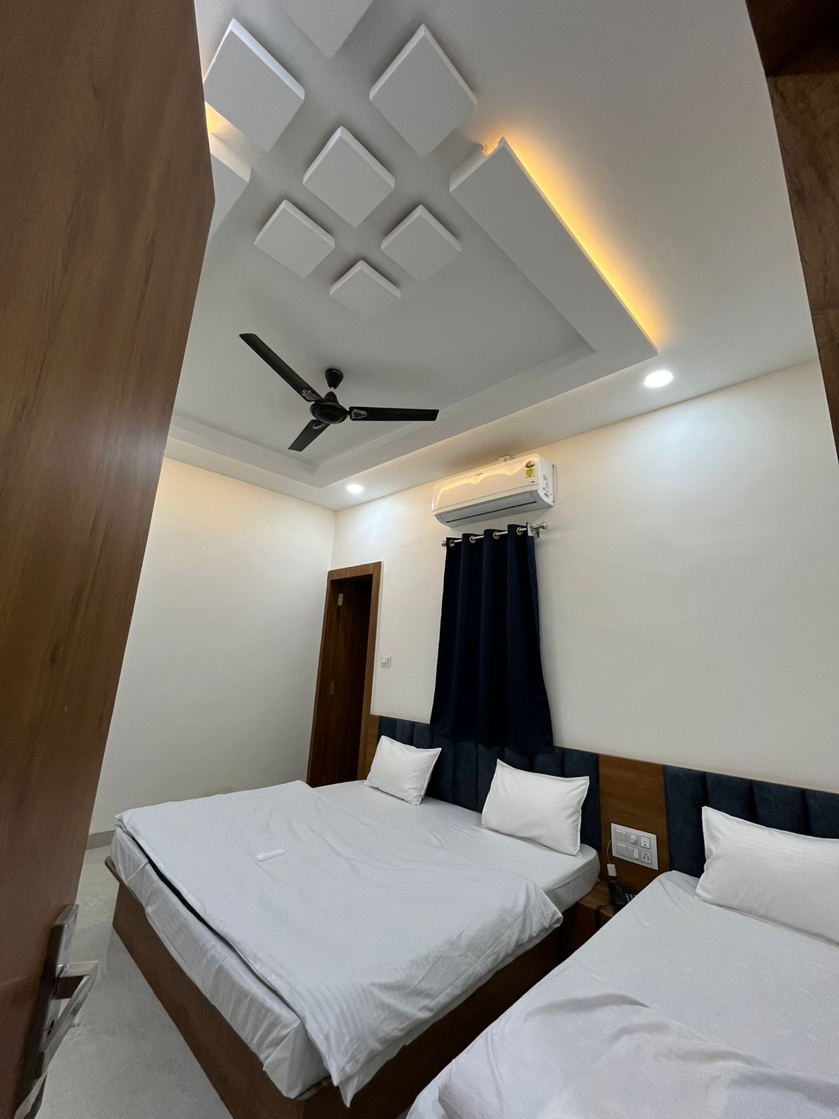 Hotel Vinayak Ujjain - Tap to explore photos