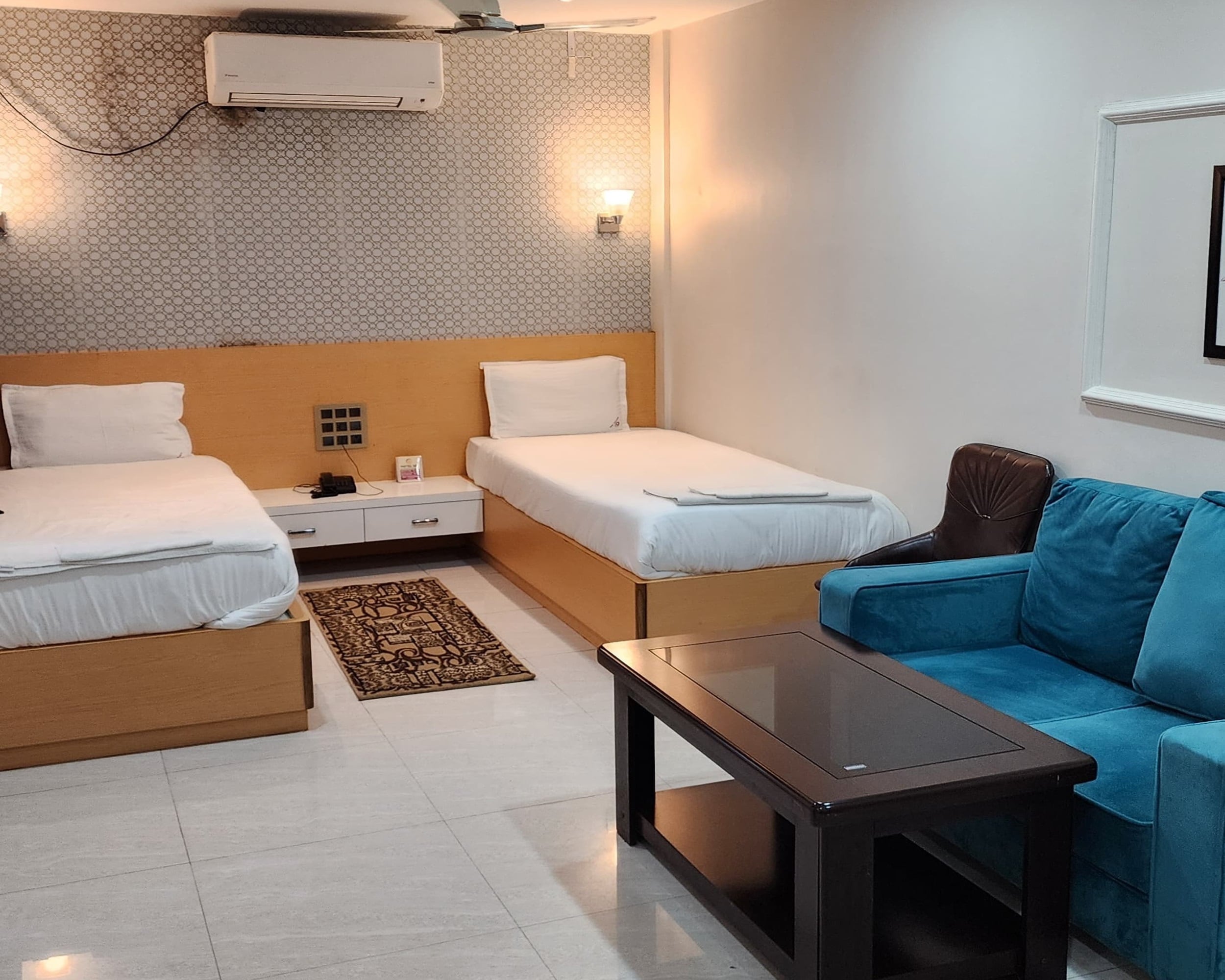 Hotel Sri - Tap to explore photos