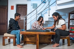 Hostel Lifespace- Bunks & Private Rooms in a Luxurious Villa