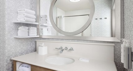 Hampton Inn & Suites by Hilton Napa Room Type - 2 QUEENS W FRIDGE NOSMOK