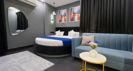 ACESTAYZ Gautam Nagar Room Type - Signature Suite Near Green Park Delhi