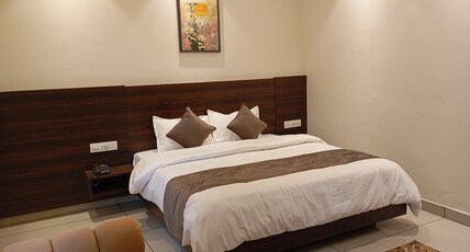 Maa Trinayani Palace Room Type - Double Deluxe Room