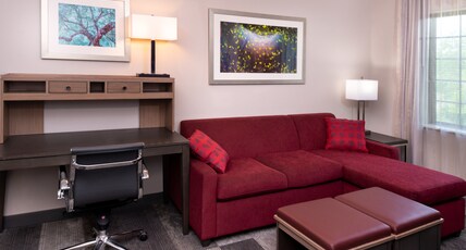 Staybridge Suites - Lake Charles, an IHG hotel Room Type - 1 Queen Studio Suite Communication Mobility Access Tub