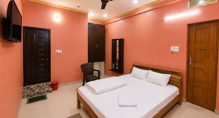 HOTEL ASHIRWAD AND MARRIAGE HALL Room Type - Double Bed Non AC Deluxe Room