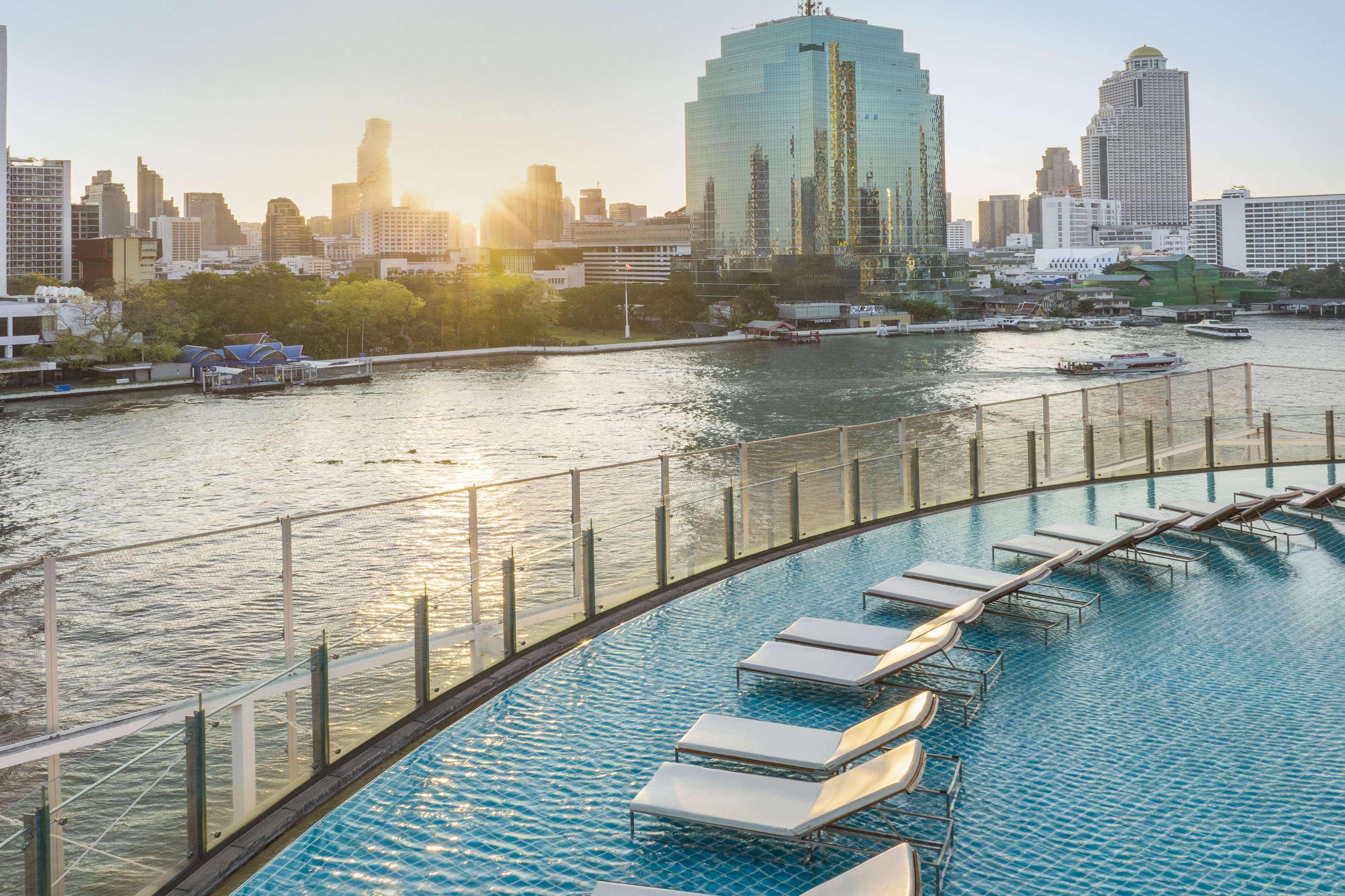 Millennium Hilton Bangkok - Tap to explore photos
