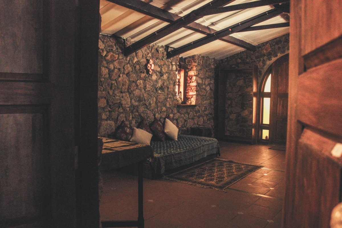 Mountain Villa I Guided Treks & Caretaker - Tap to explore photos