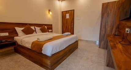 Hotel Relax Inn Room Type - Deluxe Room With Smart TV