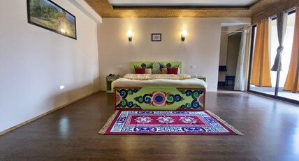 Lingmoo Residency Room Type - Suite Room