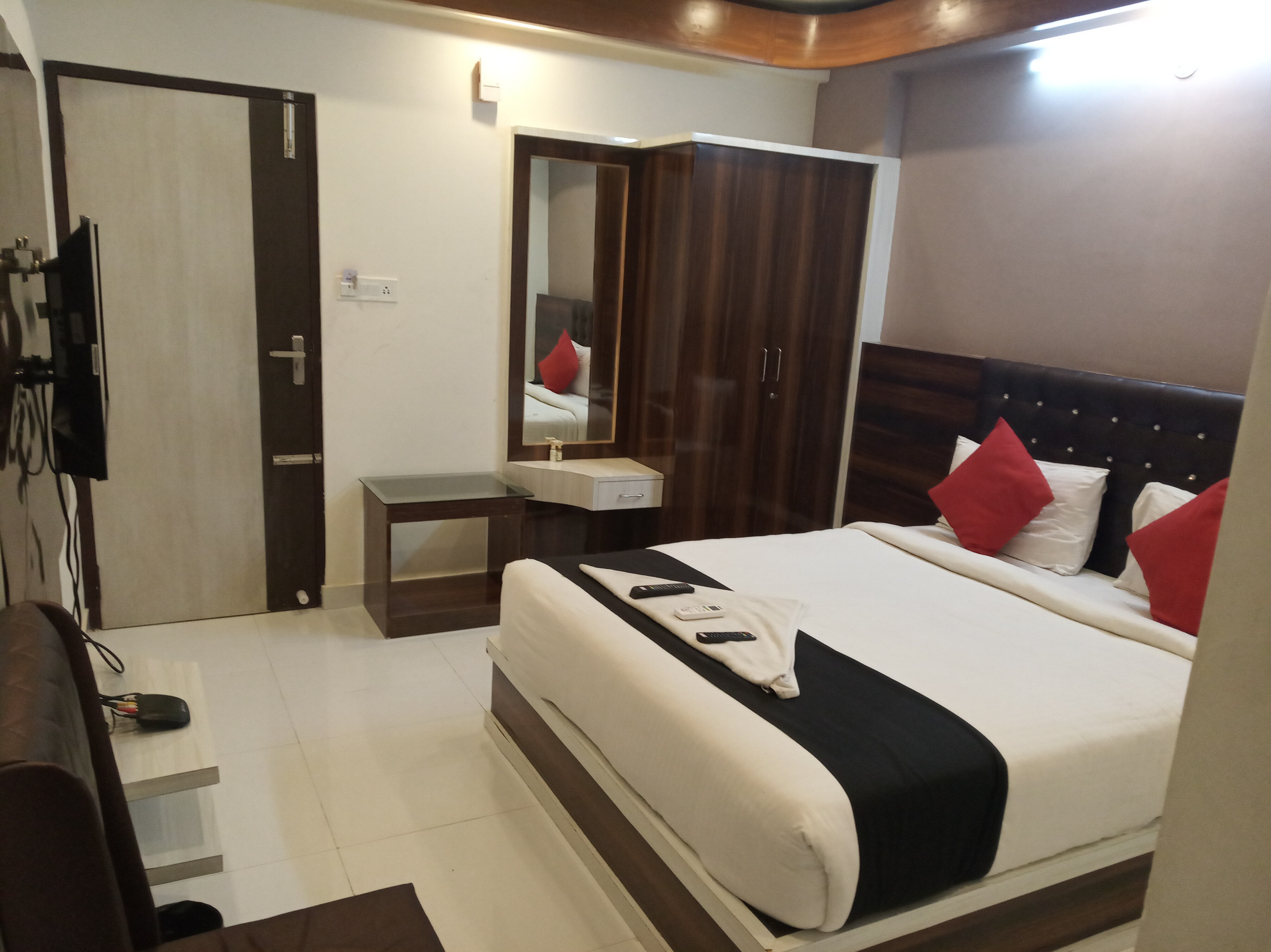 I Residency Apartment | Room & Wi-Fi - Tap to explore photos
