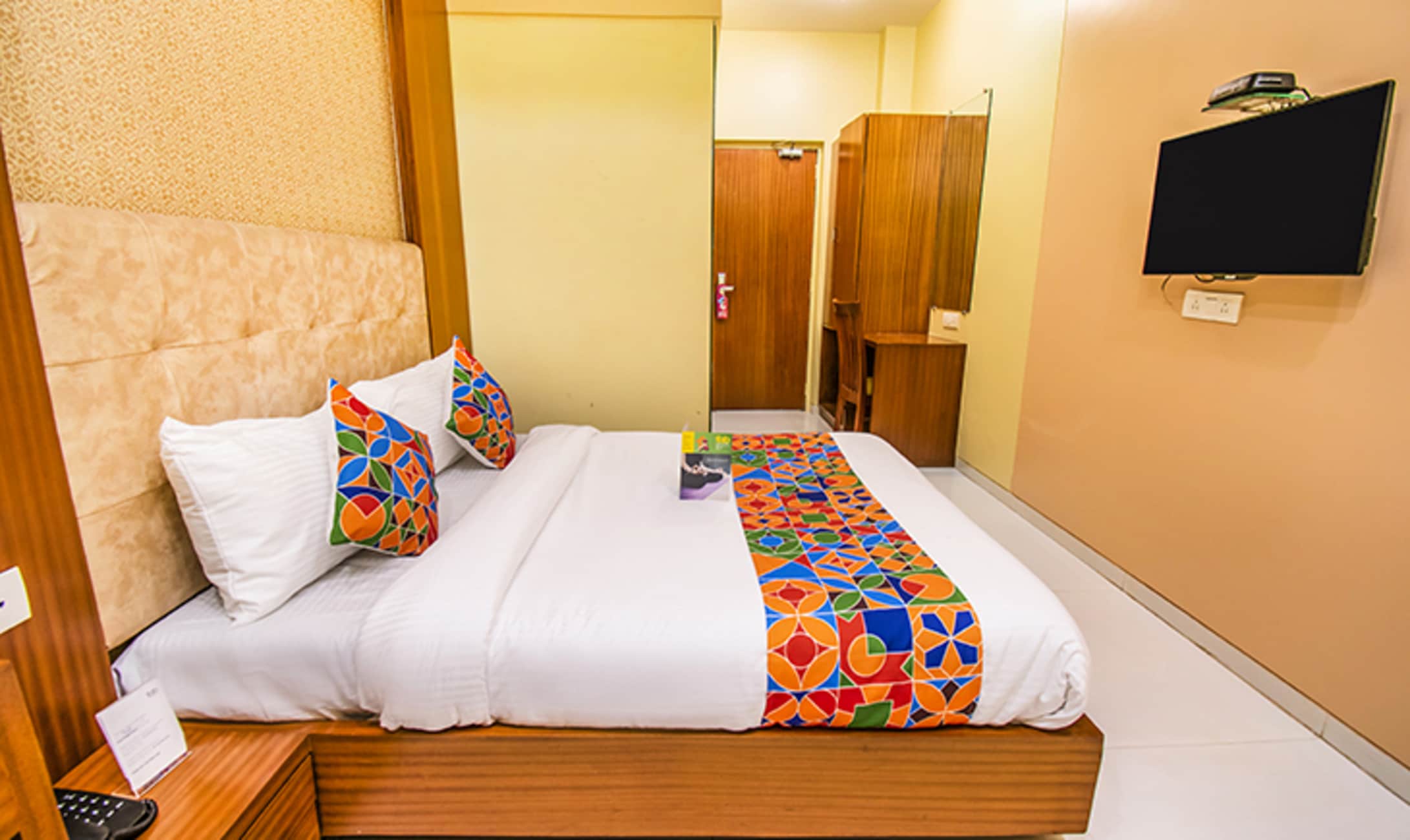 FabHotel Seven Hills - Nr. Mumbai International Airport - Tap to explore photos